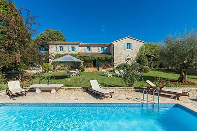 Villa mit privatem Pool und grossem Garten