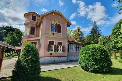 Ferienwohnung mit schönem Garten und einer gr