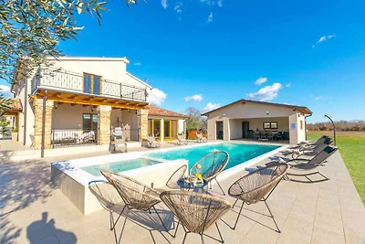 Villa mit Klimaanlage und Pool