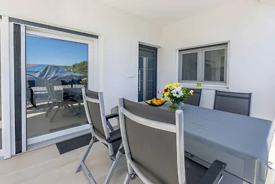 Gemütliches Ferienhaus Lonamare in Rogoznica 