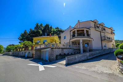 Komfortable Ferienwohnung Nikolina J mit Meer