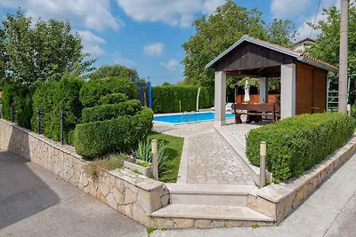 Ferienhaus mit Pool und Klimaanlage