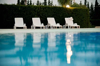 Villa mit Aussenpool und Internet