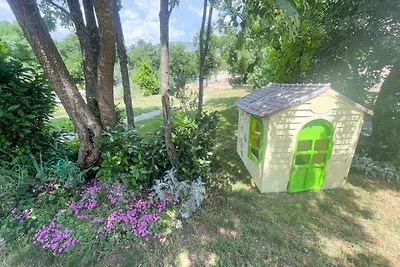 Ferienwohnung mit Pool & Balkon