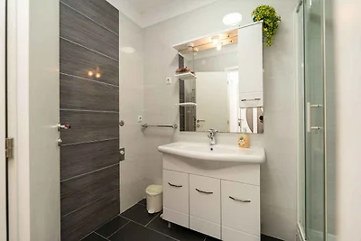 Gemütliche Wohnung in Privlaka mit Meerblick