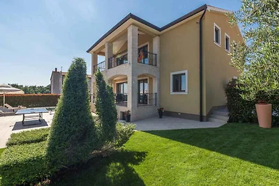 Villa mit Pool und Klimaanlage