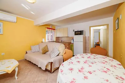 Ferienwohnung mit Terrasse und Parkplatz