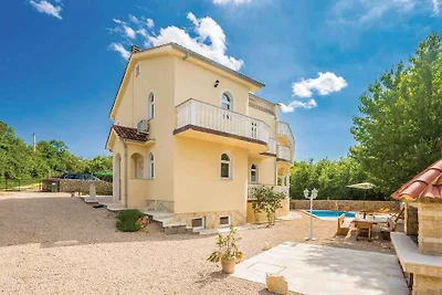 Ferienhaus mit Pool