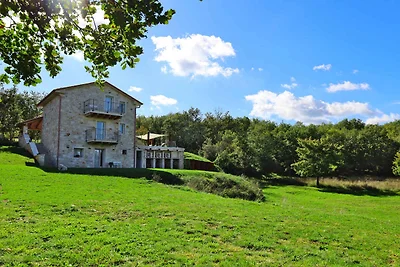 Villa mit Swimmingpool in ruhiger Umgebung