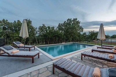 Villa mit Garten und privatem Pool und möblie