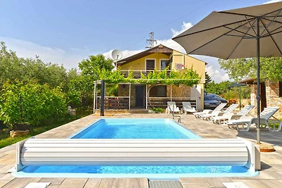Ferienhaus mit Pool und Klimaanlage