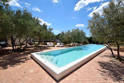 Villa mit Pool in einer authentischen natürli