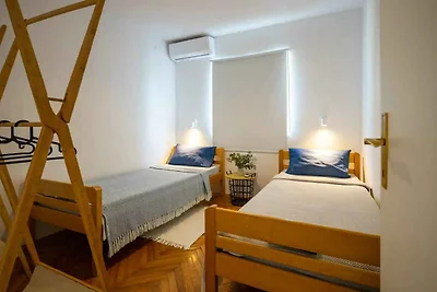 Charmante Ferienunterkunft Srića in Sv.