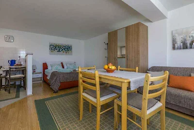 Studio mit eigener Terrasse und Klimaanlage