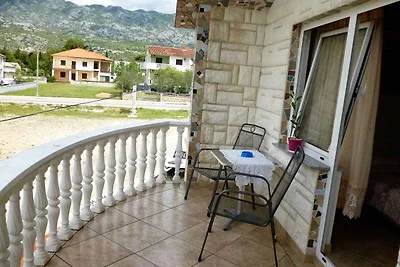 Studio mit Klimaanlage und Balkon