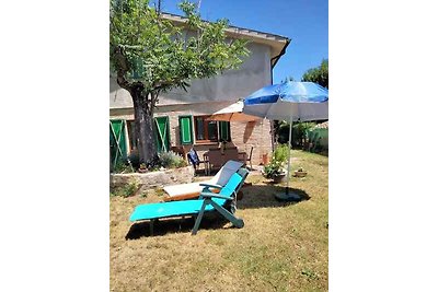 Ferienhaus mit Grill und Pool, teilweise umge