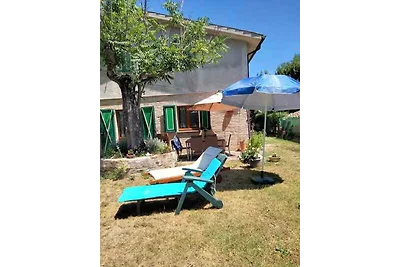 Ferienhaus mit Grill und Pool, teilweise umge