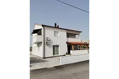 Ferienwohnung mit Klimaanlage und Balkon