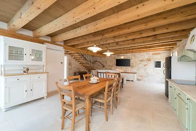 Villa mit Swimmingpool in ruhiger Umgebung