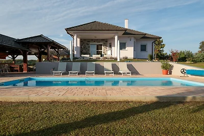 Villa mit Aussenpool