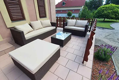 Ferienwohnung mit schönem Garten und einer gr
