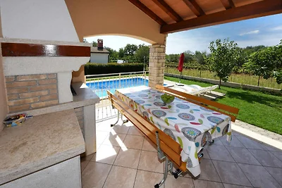 Villa mit Pool und Klimaanlage