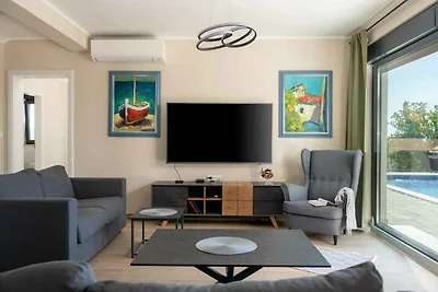 Luxusvilla mit Pool und Strandnähe im ruhigen