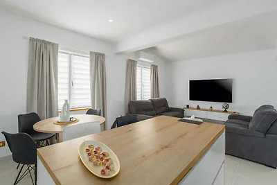 Ferienwohnung mit Klimaanlage und Balkon
