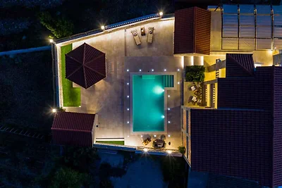 Traditionelle dalmatinische Steinvilla mit Po