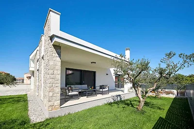 Villa mit Pool und Klimaanlage