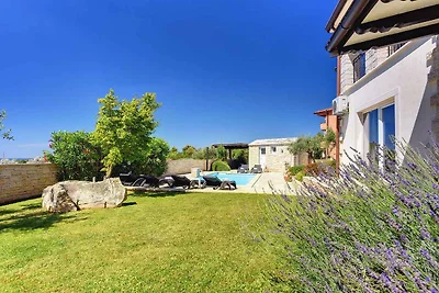 Villa mit Pool und finnischer Sauna