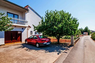 Charmante Ferienunterkunft Lidija in Sukošan 