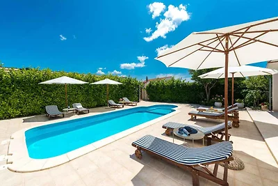 Ferienhaus mit Aussenpool
