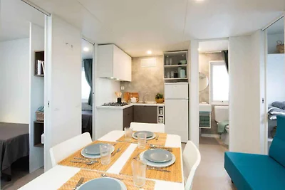 Mobilehome mit Klimaanlage und Parkplatz