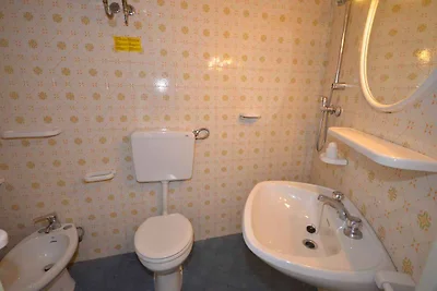 Studio mit Klimaanlage und Balkon