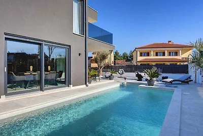 Villa mit beheiztem Pool, Jacuzzi und Sauna