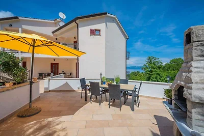 Ferienwohnung mit Pool und Meerblick