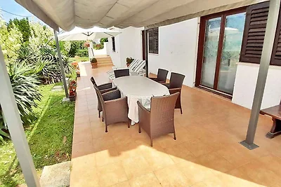 Ferienwohnung mit Terrasse und Klimaanlage