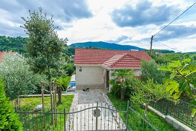 Ferienhaus mit Pool und Klimaanlage
