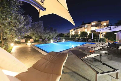 Ferienhaus mit Pool und Grill