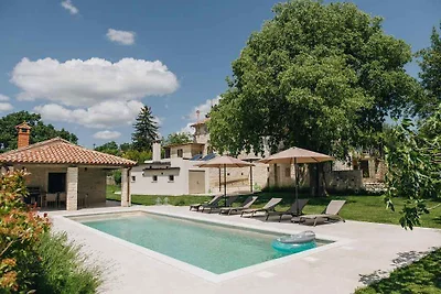 Villa mit Klimaanlage und Aussenpool