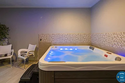 Ferienwohnung mit Pool und Meerblick