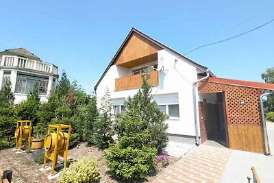 Ferienhaus mit grossem Gaten und Klimaanlage
