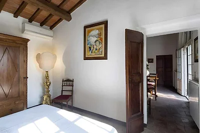 Ferienhaus umgeben von Olivenhaien und