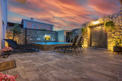 Ferienhaus mit Pool, Sauna und Grill