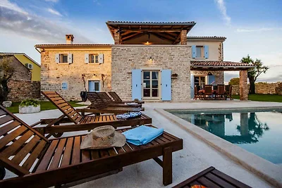 Villa mit Pool und Klimaanlage