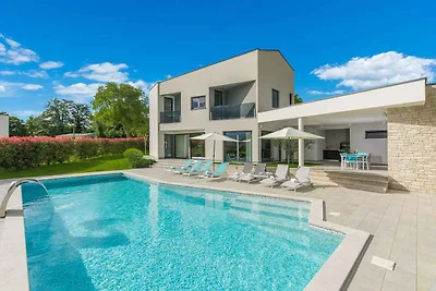 Villa Eine Luxusvilla mit einem kristallklare
