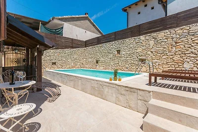 Ferienhaus mit Pool und Klimaanlage