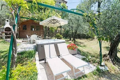Ferienwohnung mit Whirlpool und Garten