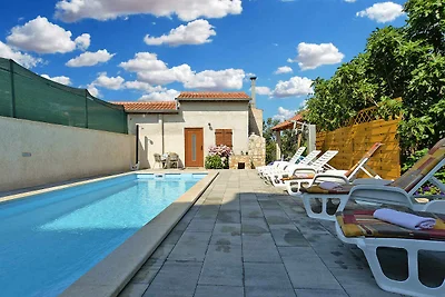 Ferienwohnung mit Pool, Grill und Wlan